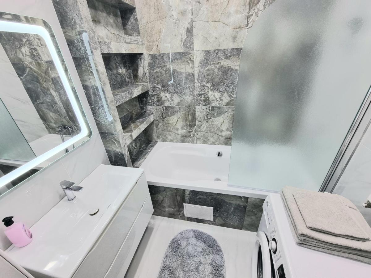 Center, Albisoara Str., 1Bedroom And Living With Balcony Кишинёв Экстерьер фото